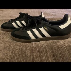 Women’s Black/white Adidas Sambas size 9.5.